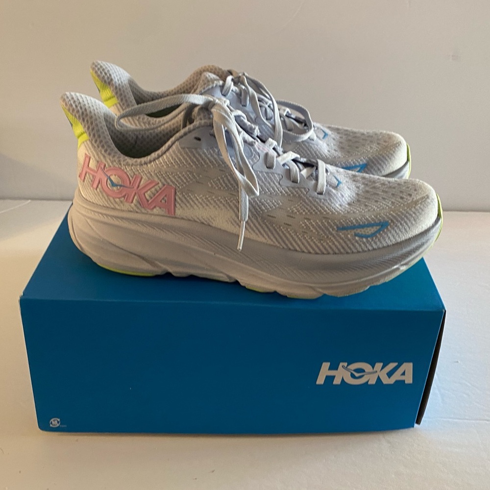 Hoka W Clifton 9 Women’s Sz 8B. Lgt Grey- Almost New Condition